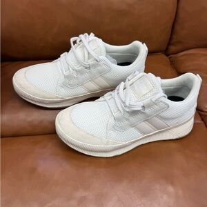 Sorel White Sneakers Size 8 woman's Net Mesh and Suede mix Texture Out N About